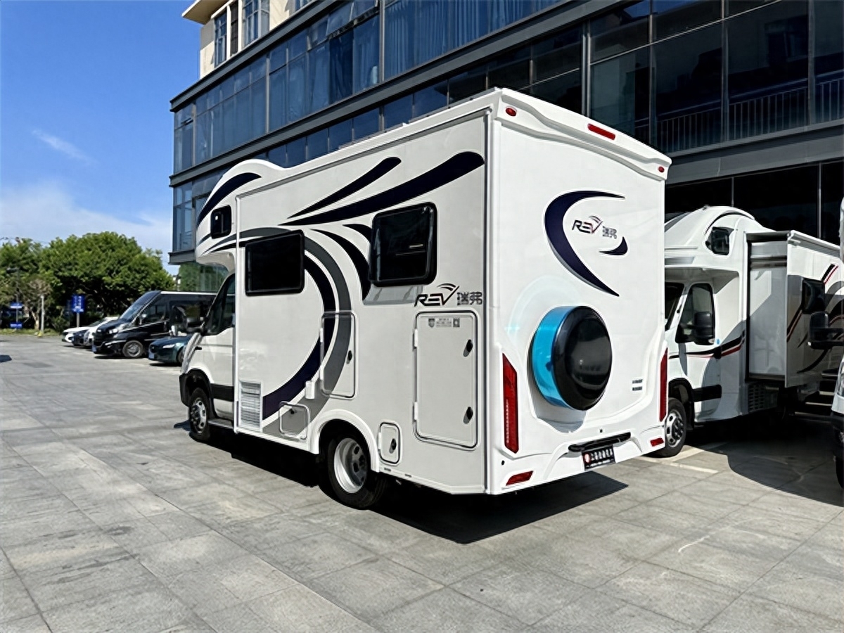 瑞弗v800依维柯无拓展房车,现车报价_凤凰网汽车_凤凰网