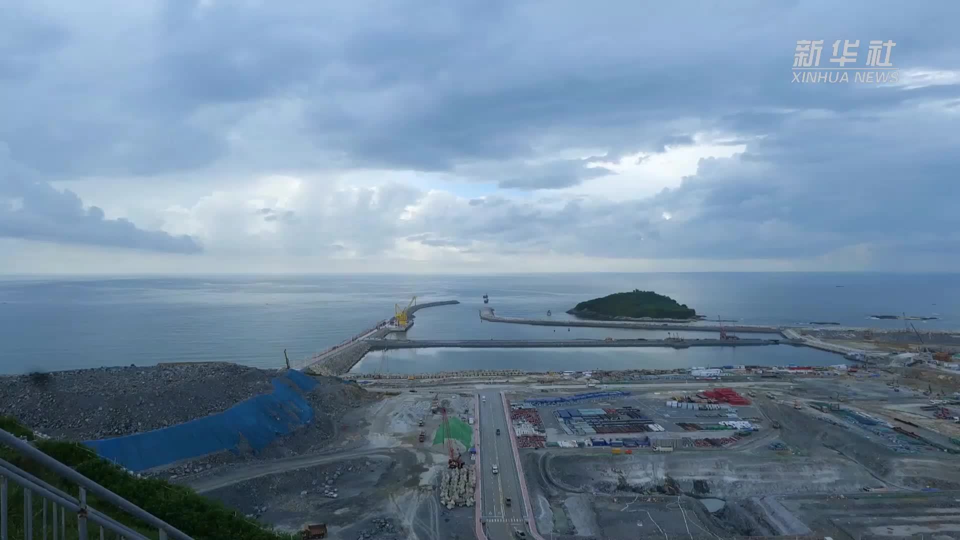 广东太平岭核电2号机组内穹顶封顶