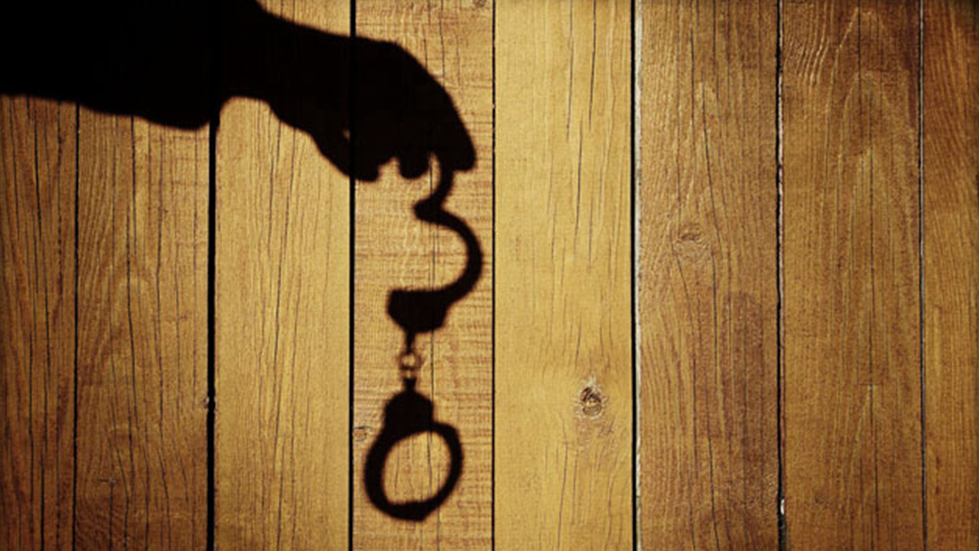 男子请客让发小代买单被虚报300，觉得被骗持刀将发小捅伤，法院：获刑4年2个月，赔偿4.8万余元