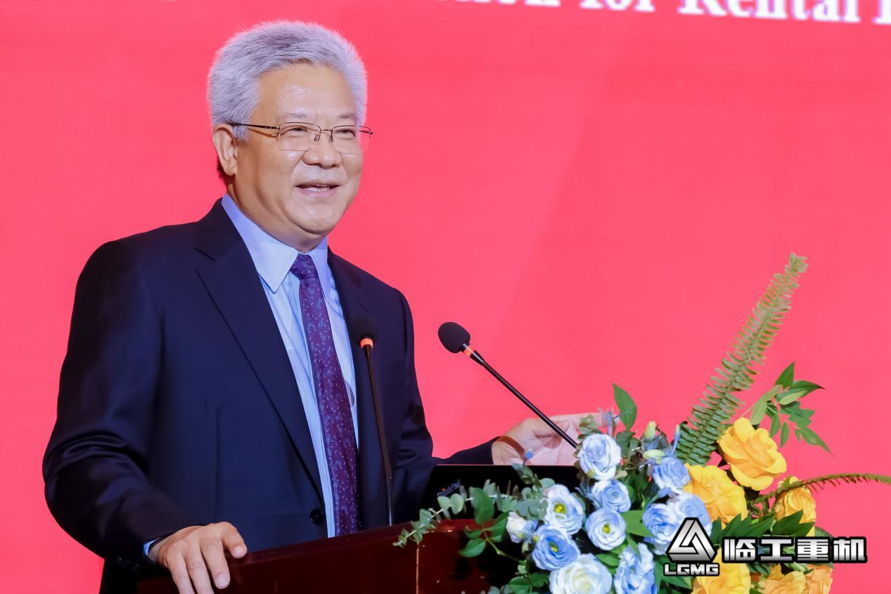 临工重机总经理支开印作全球产品战略主题报告