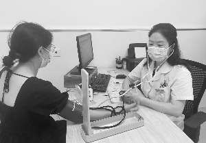 孕妇在上饶市妇幼保健院做健康检查