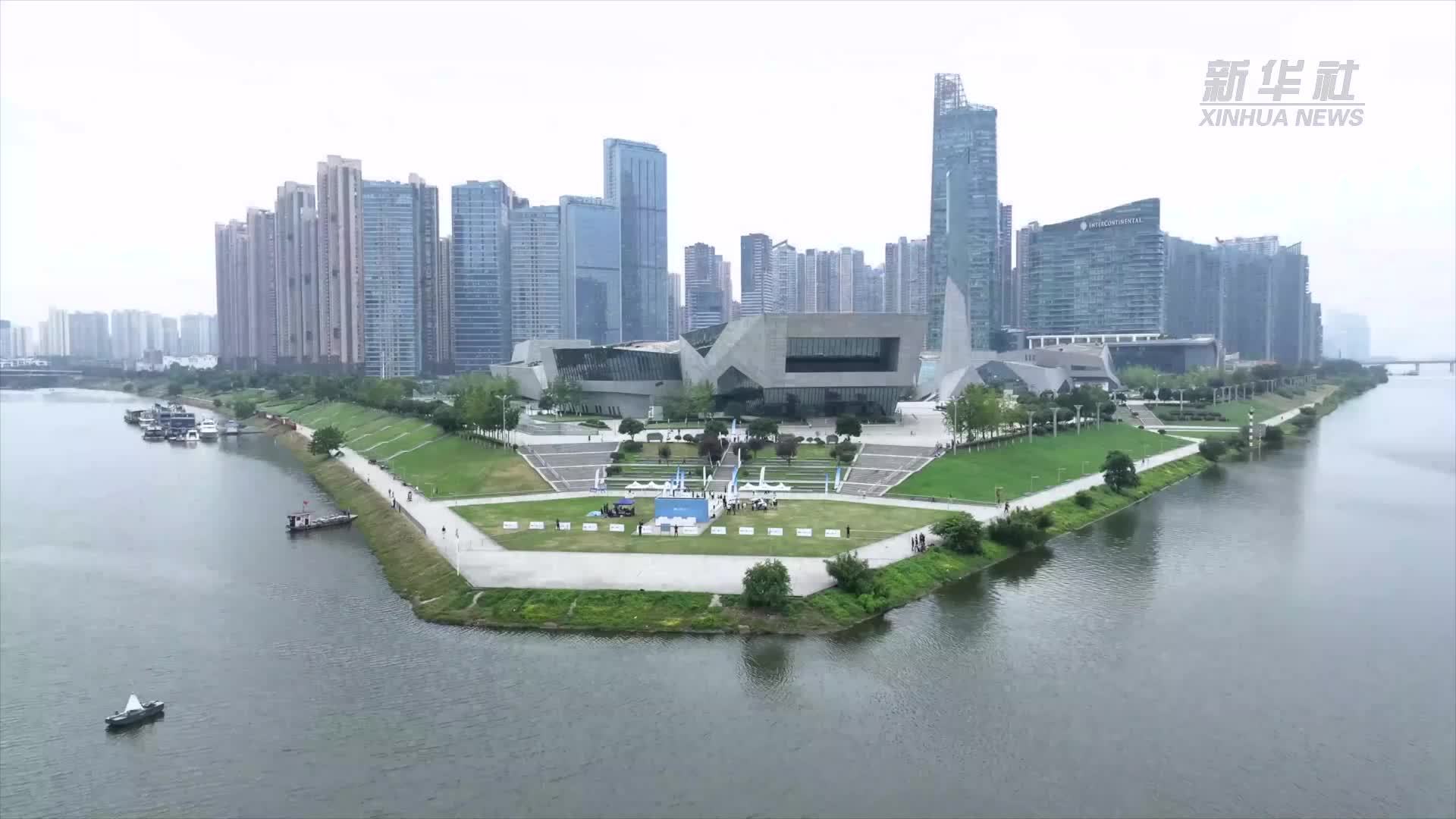 全国首个飞行汽车跨江运行场景搭建 飞行汽车城市内飞越湘江