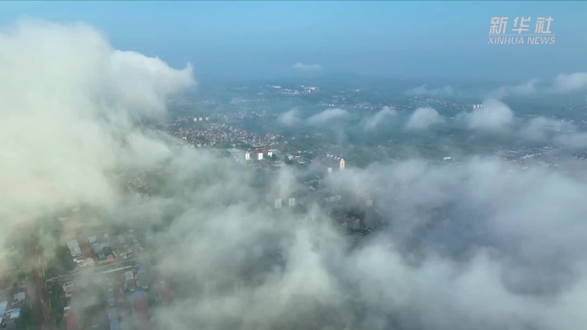 山西翼城上空现平流雾奇观 仙气飘飘宛如天空之城