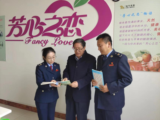 正宁县税务干部走进正宁县金牛实业有限责任公司开展税收优惠政策宣传