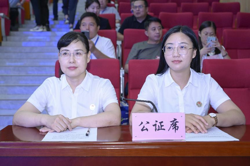 为保证大赛公平、公正，大赛组委会特别邀请河北省邯郸市诚信公证处的公证员全程监督和公证。