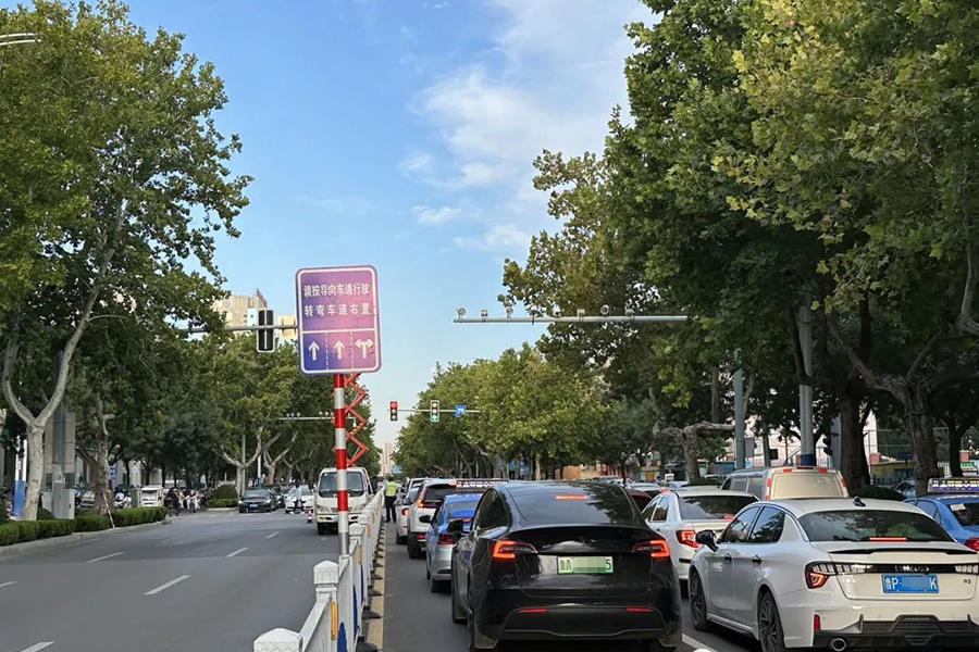 @聊城车主，城区这个路口新增“左转右置”车道！千万别走错了！