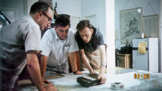 1961年，美国大规模介入越南战争，很快引起了国际媒体的关注