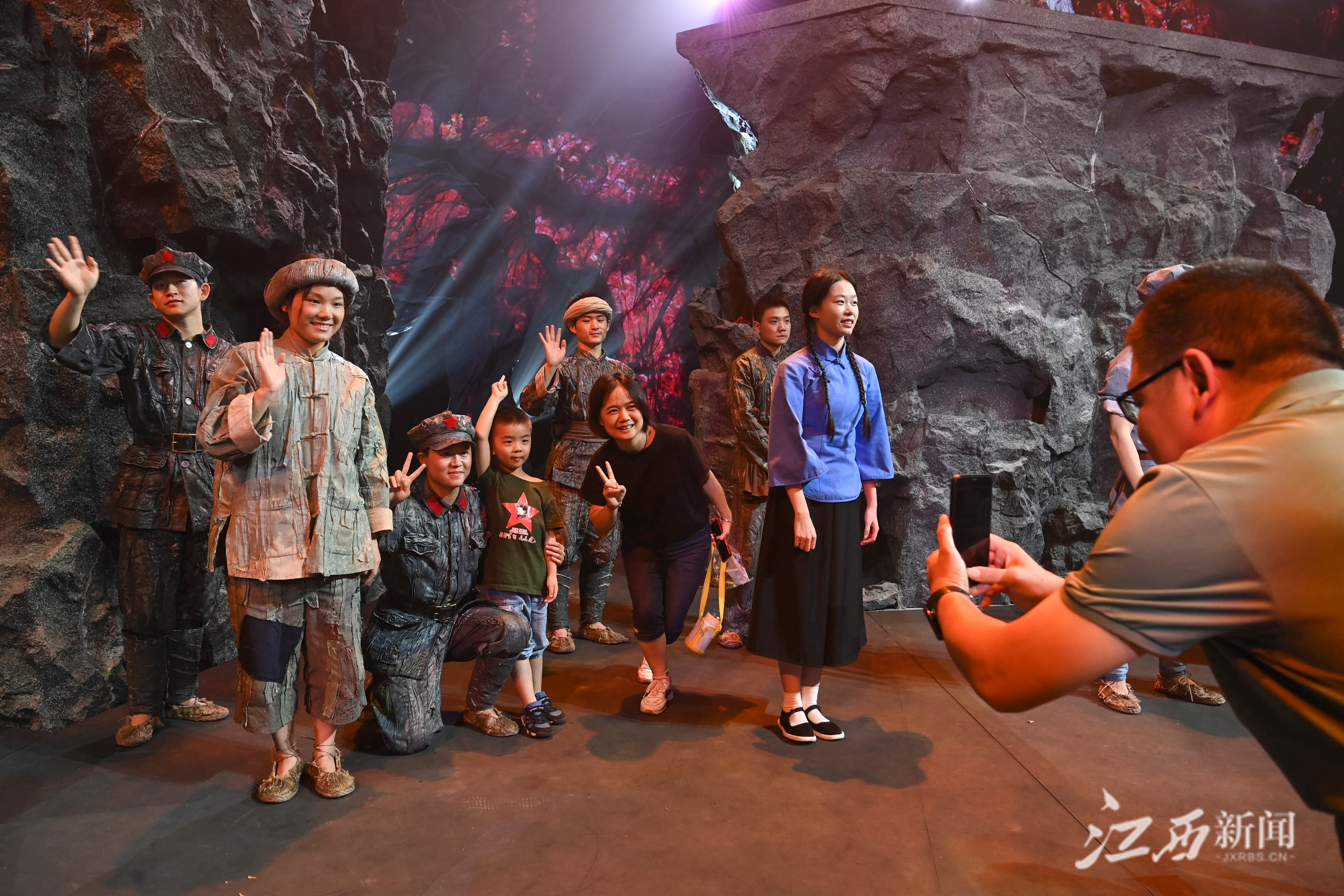 井冈山红色旅游火爆（图）