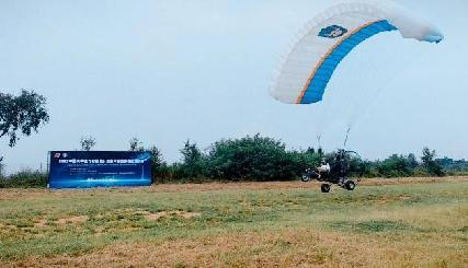 开幕飞行表演环节