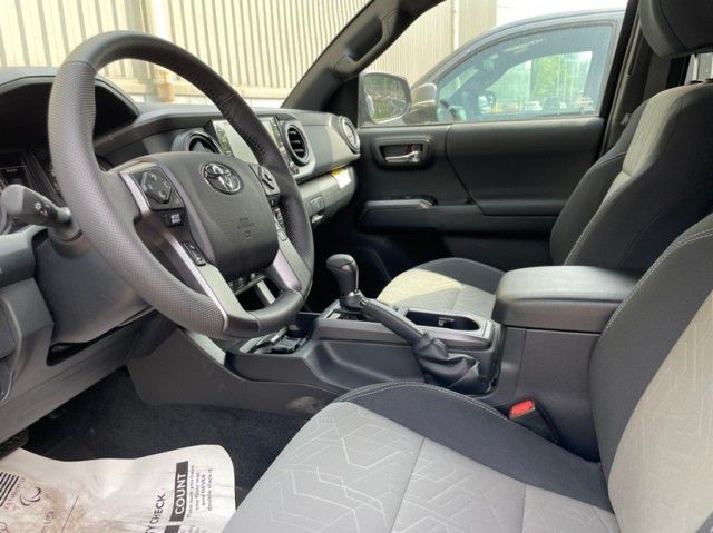 丰田塔库玛的内饰可以看出设计师的中心思想.