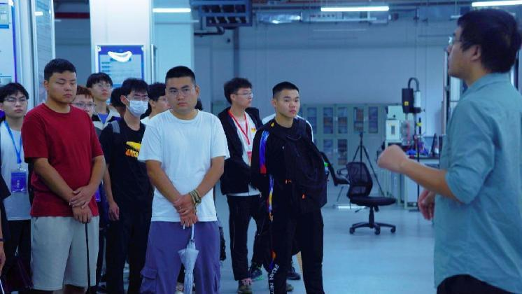 参观结构强度与寿命国家重点实验室