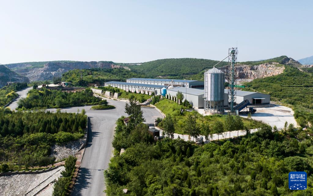 武安市淑村镇之前的采石场如今变成了生态农场。新华社记者 赵鸿宇 摄