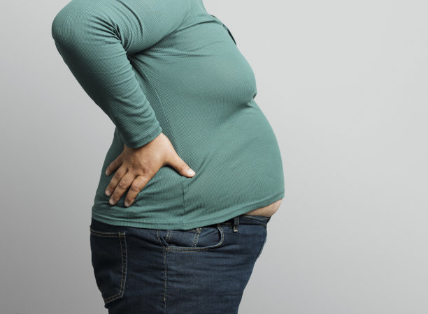 大肚腩,肥胖,暴风雨,水平画幅,人,户外,泰国,停止标志,一个人,四分之三身长摄影素材,汇图网www.huitu.com