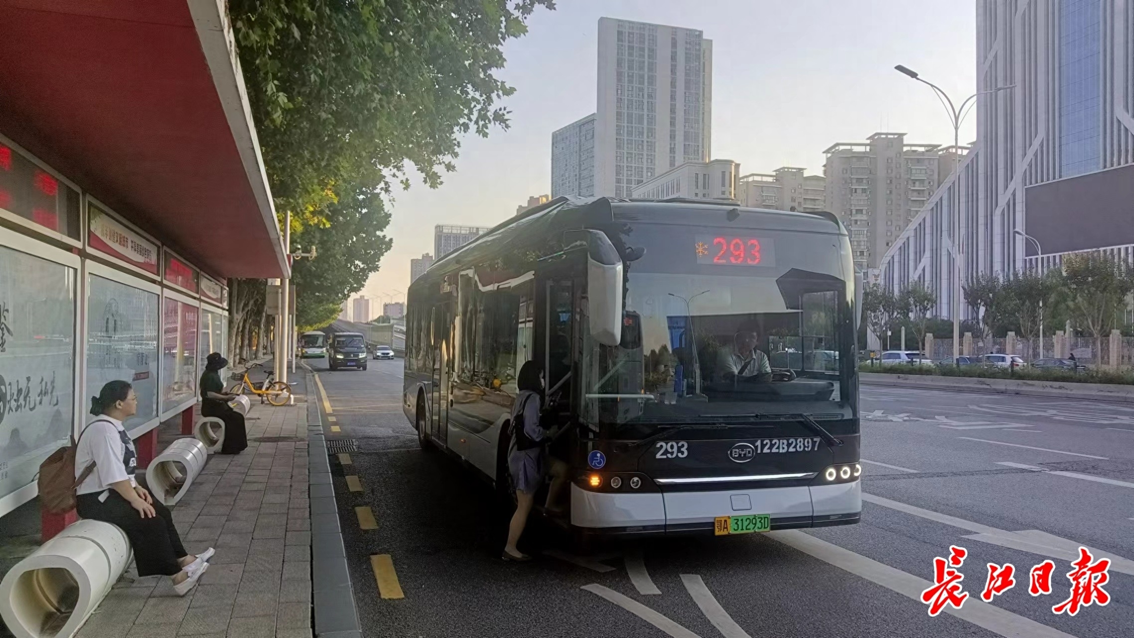 奔驰Future Bus未来公交 阿姆斯特丹完成自动驾驶路试_跟我视驾
