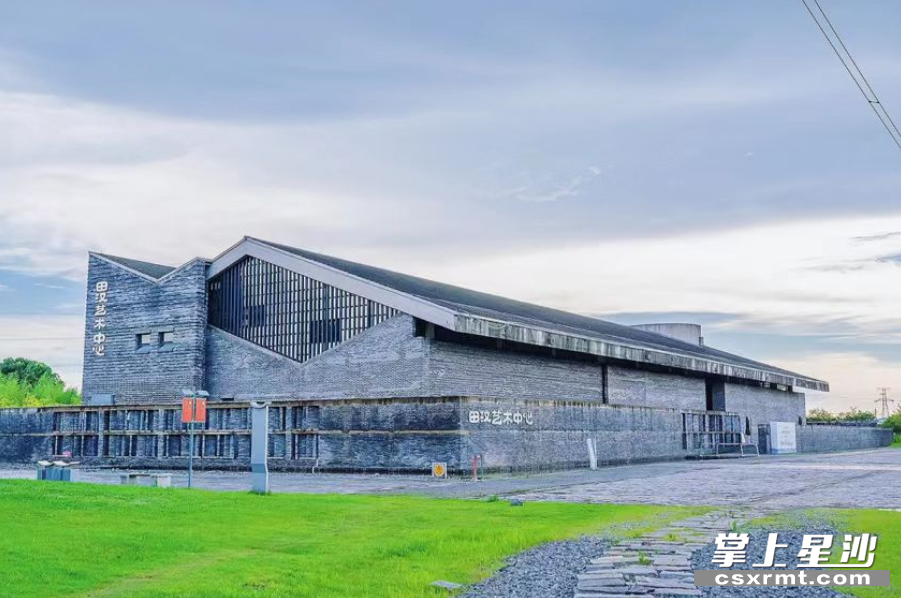 是以田汉故居为核心,配套有游客服务中心,田汉艺术中心,田汉艺术学院