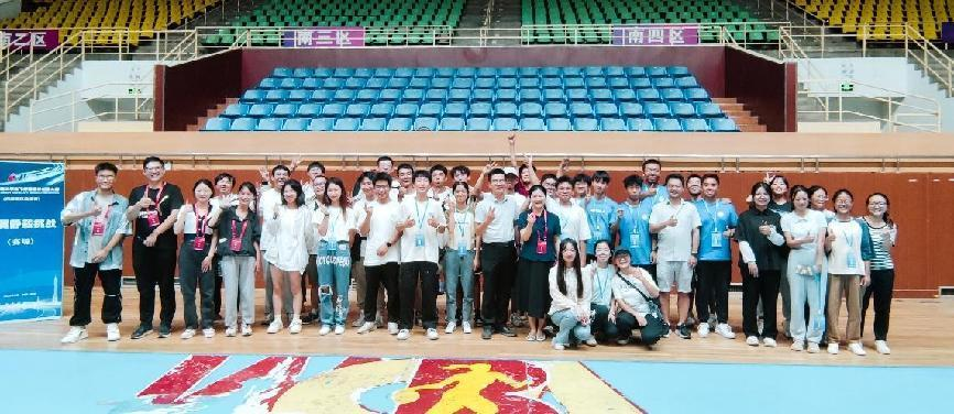 部分参赛队员合影