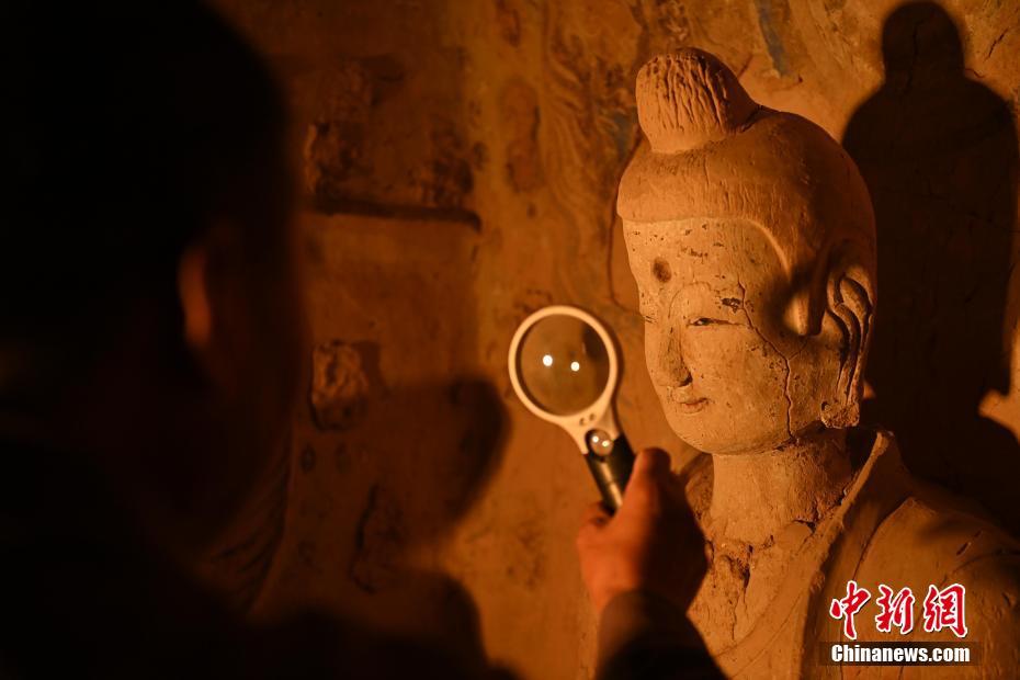 文物修复师三十八载修石窟佛像 见证文保技术变迁