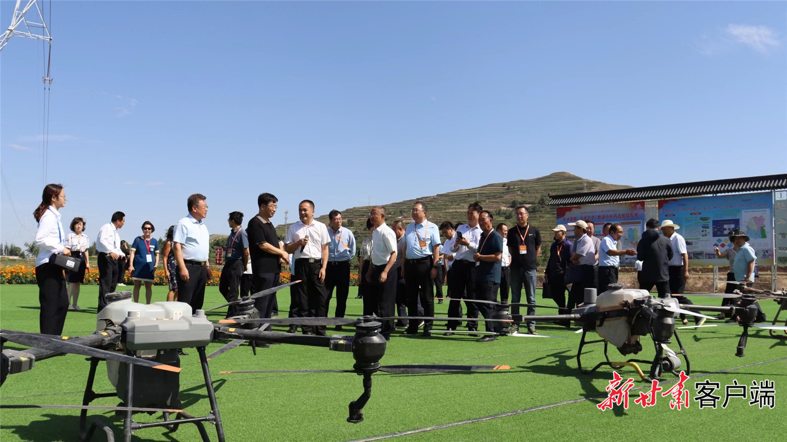 来自全国各地的企业家代表深入陇西考察调研中医药产业发展情况