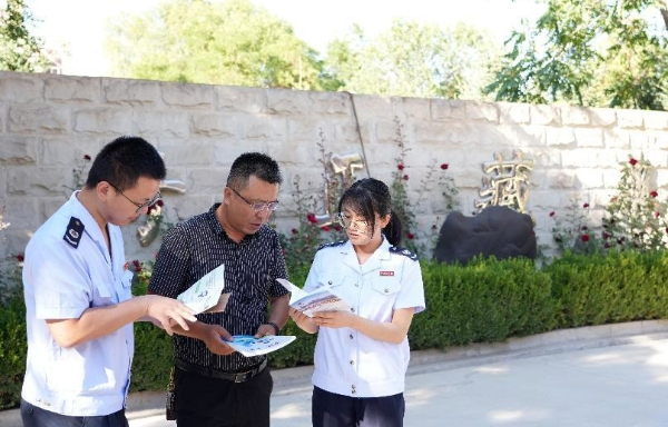 榆中县税务干部走进甘肃奇正藏药有限公司了解企业享受各项税费优惠政策情况