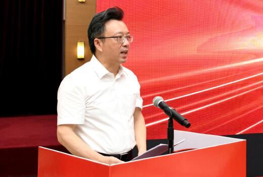 江西省总工会党组书记、常务副主席邹绍辉致辞