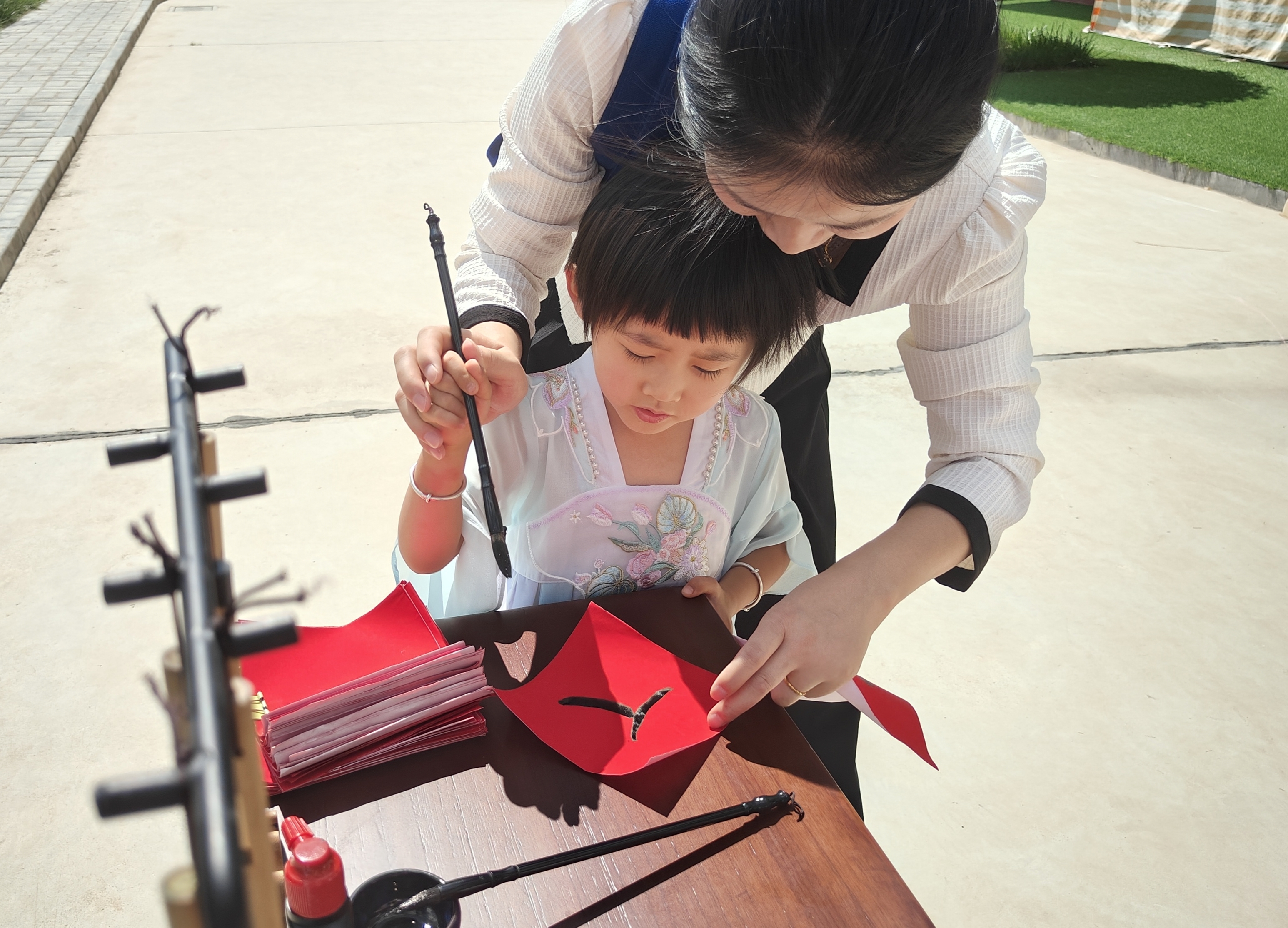 “艺”起“初”发 静宁萌新入学礼仪式感满满