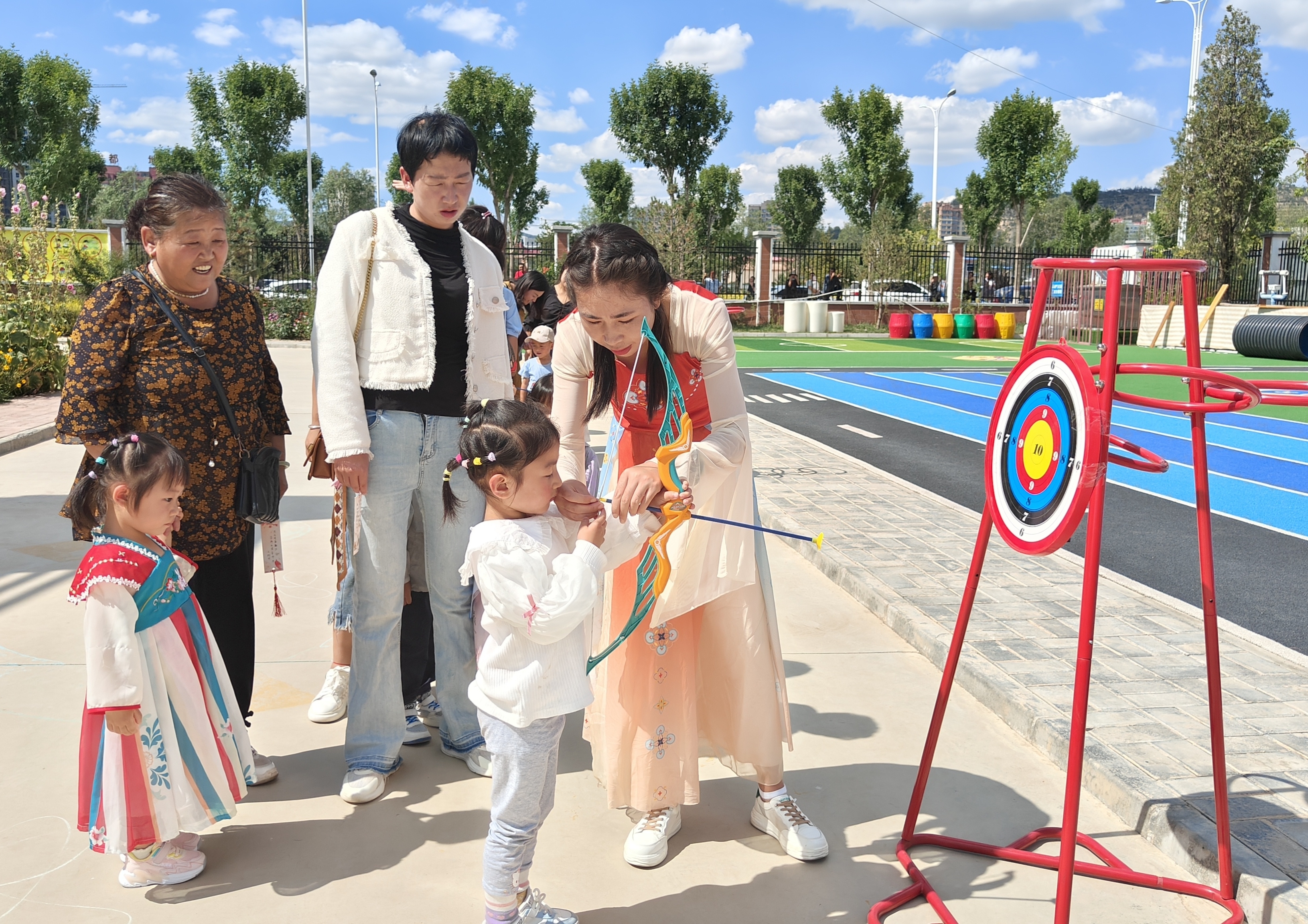 “艺”起“初”发 静宁萌新入学礼仪式感满满