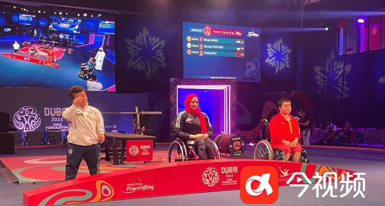 江西举重队运动员肖金萍获奖照片