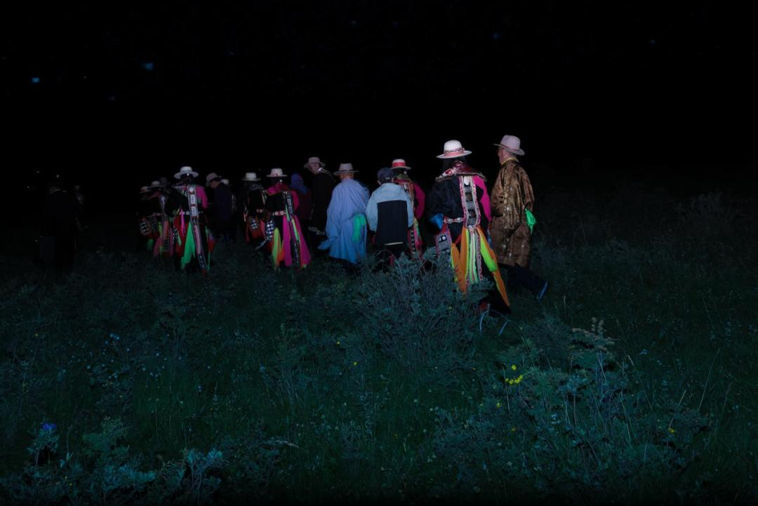 深夜离去的宾客