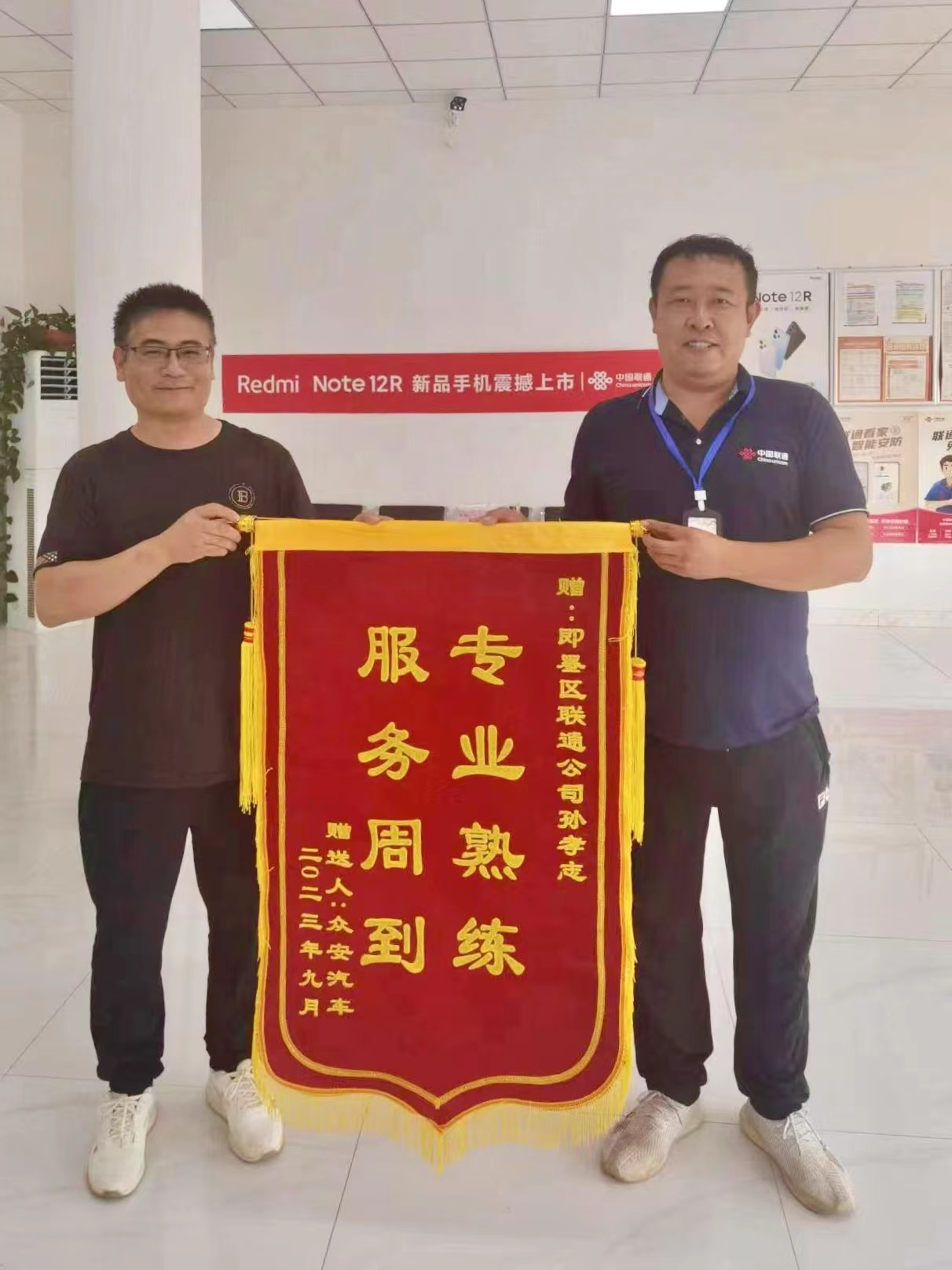 运输车车胎冒烟 联通公司工程师驾车5公里追回车辆