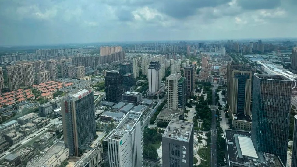 嘉兴房子“随便买随时卖”震动效应:刚宣布取消限购,上海大姐就去买别墅_凤凰网