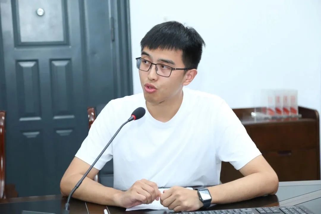 新教师代表 沈康力老师发言