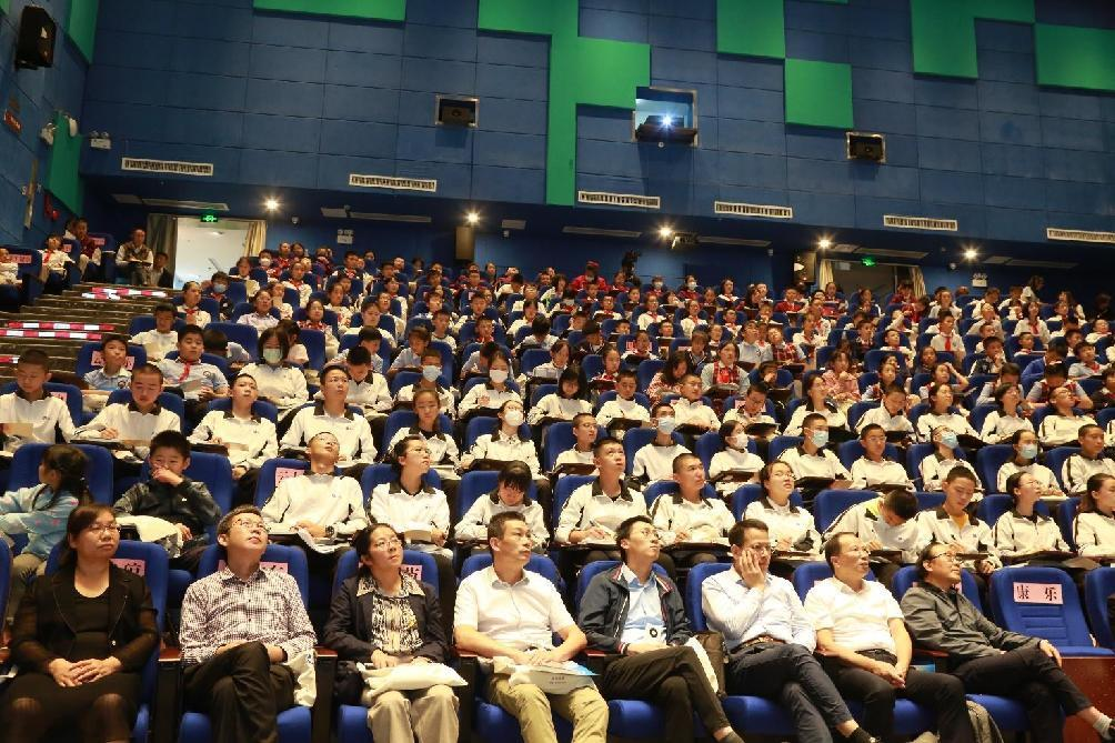 昆明动物馆报告厅座无虚席