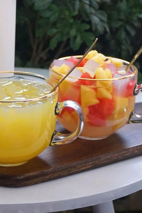 海石花搭配果汁和水果丁，白白的就是海石花制品 | 豆果美食@里里橙