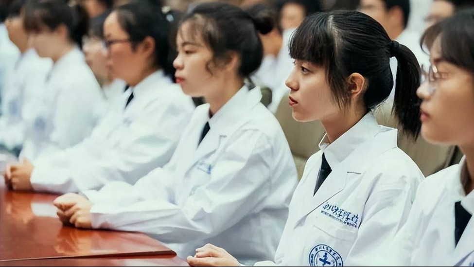 拿什么留住定向免费医学生_凤凰网
