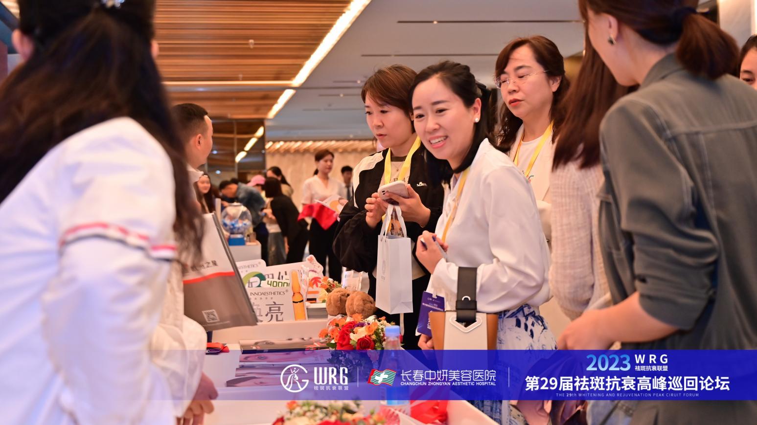 活动现场嘉宾云集。