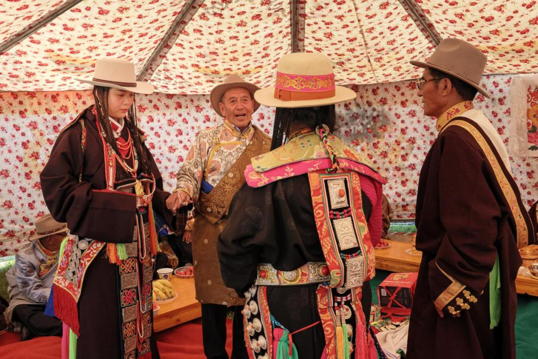 喜客头向男方家交待姑娘