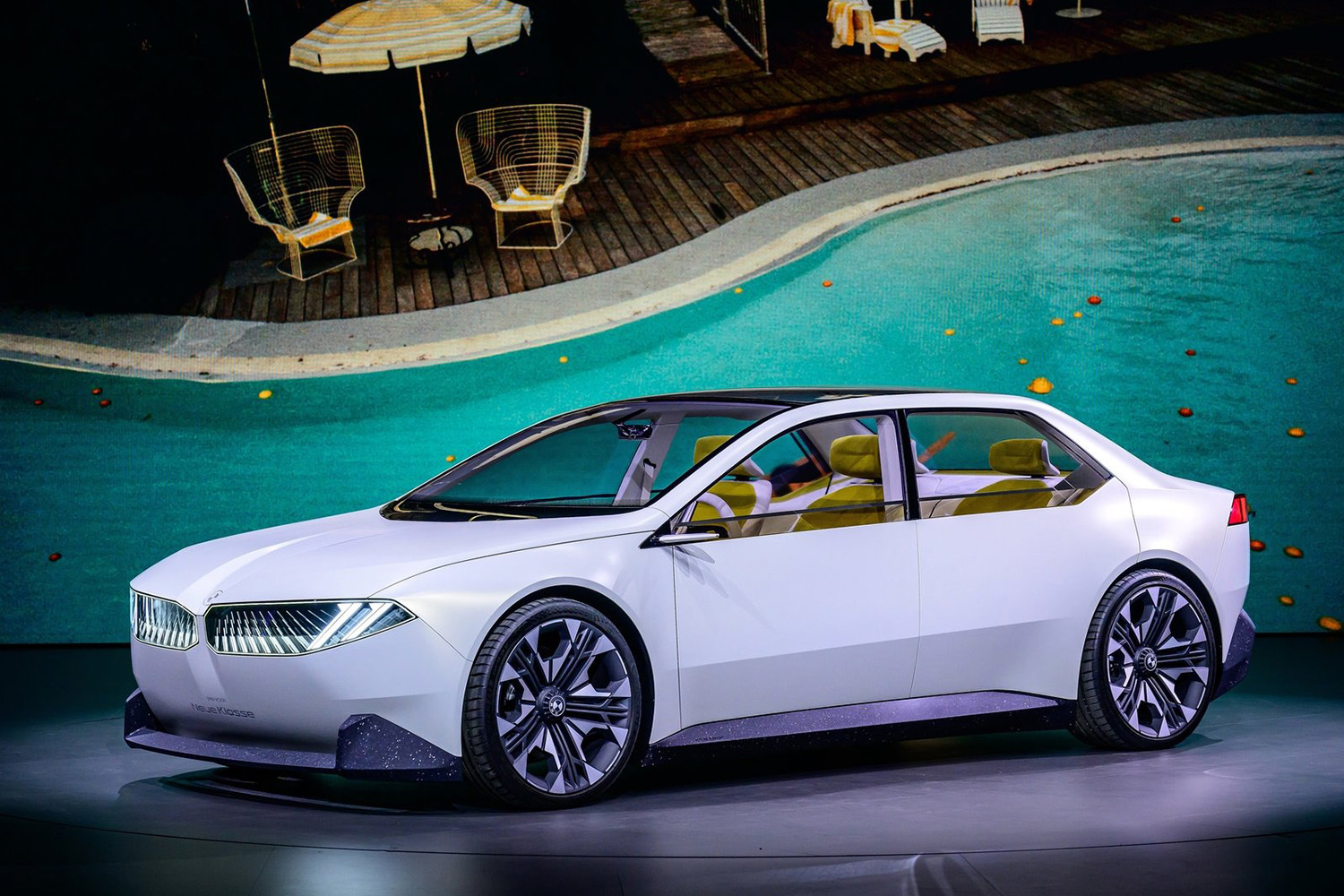BMW新世代概念车全球首发，量产车型2025年推出