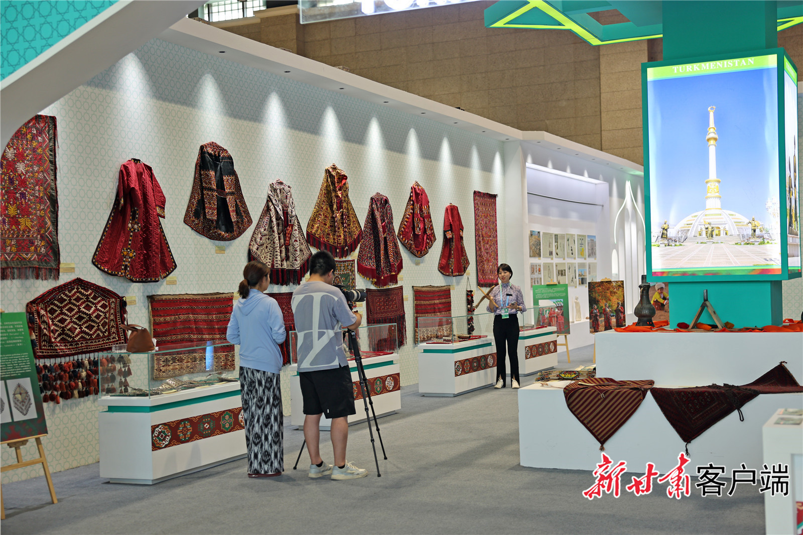 第六届敦煌文博会9月6日开幕。各展馆和会场已完成布展工作，以崭新的面貌迎接海内外宾朋。摄影：新甘肃&middot;甘肃日报记者田蹊 丁凯 高樯 孟捷