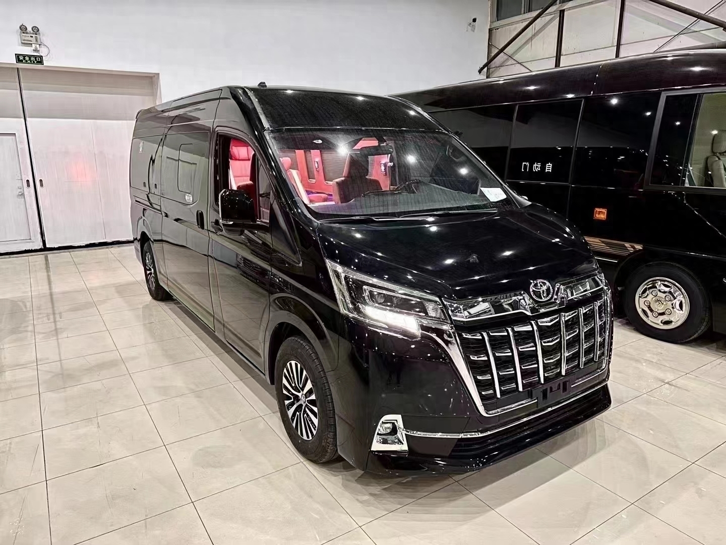 丰田海狮6座到9座,黑色白色外观_凤凰网汽车_凤凰网