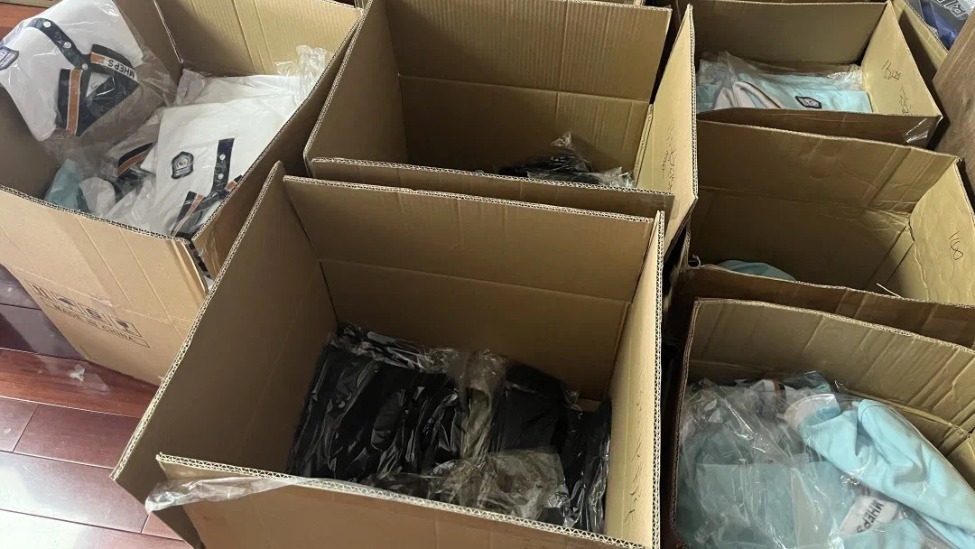 佳城科技 上海一公司擅自生产知名小学校服卖给家长,被罚款11万元