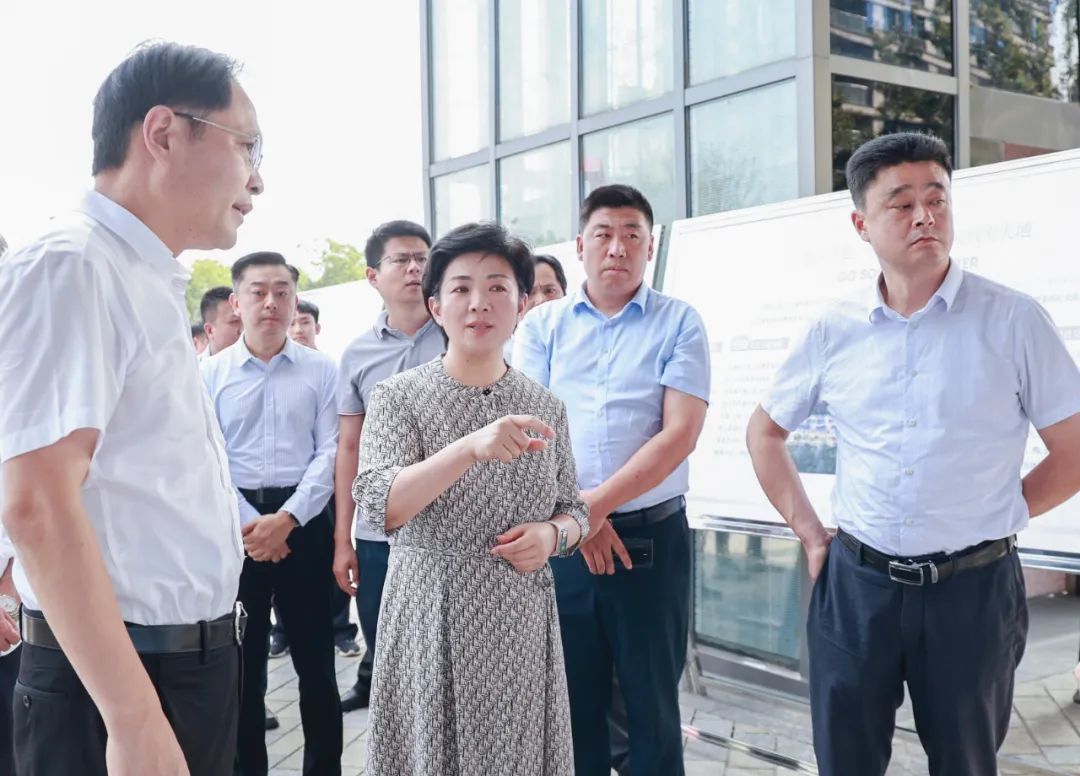 泰州市长万闻华:持续攻坚发力 高质高效建好各类城建项目凤凰网江苏