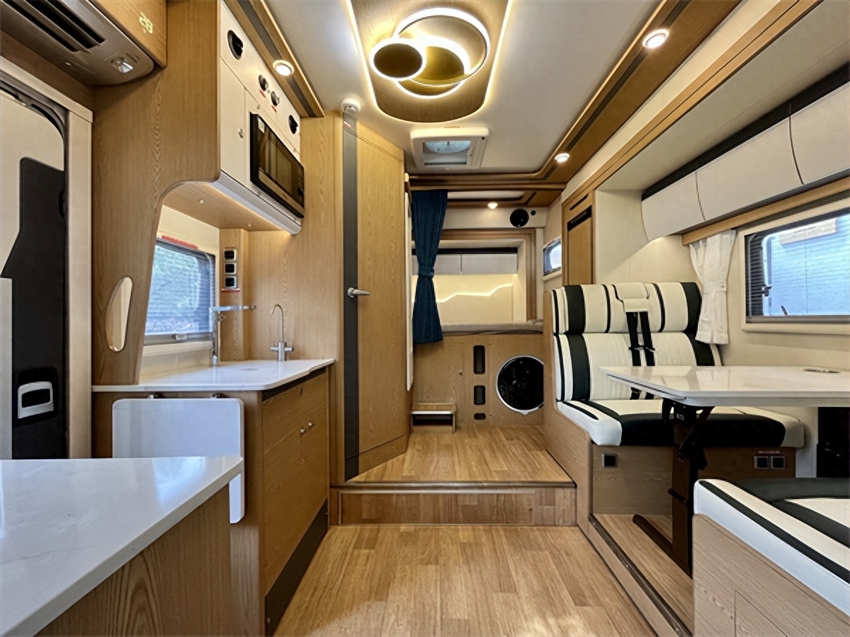 c型双拓展房车天花板戴德e途promax