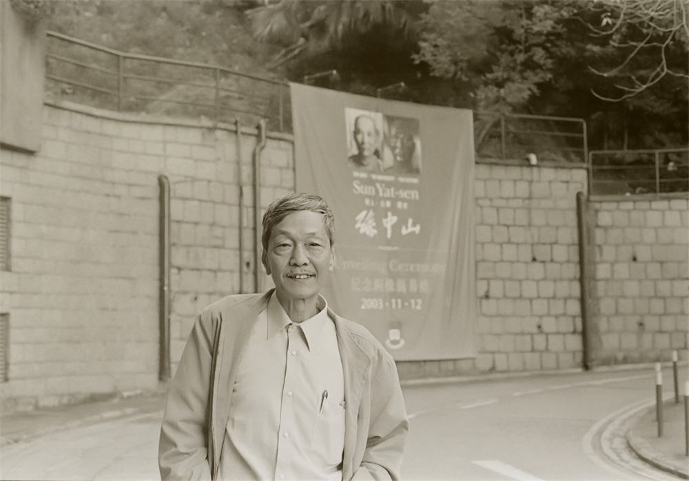 司徒兆敦参加香港大学孙中山像揭幕仪式，孙中山雕塑是他的弟弟司徒兆光所做。