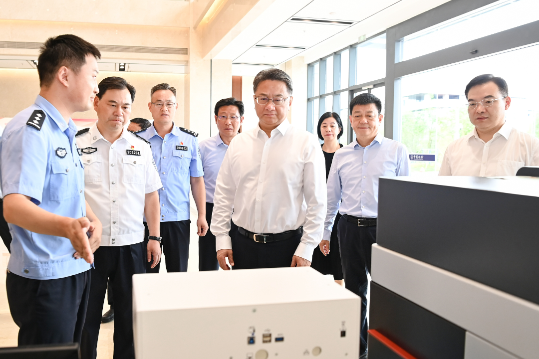 盐城市委书记周斌走访调研口岸查验和海上执法单位