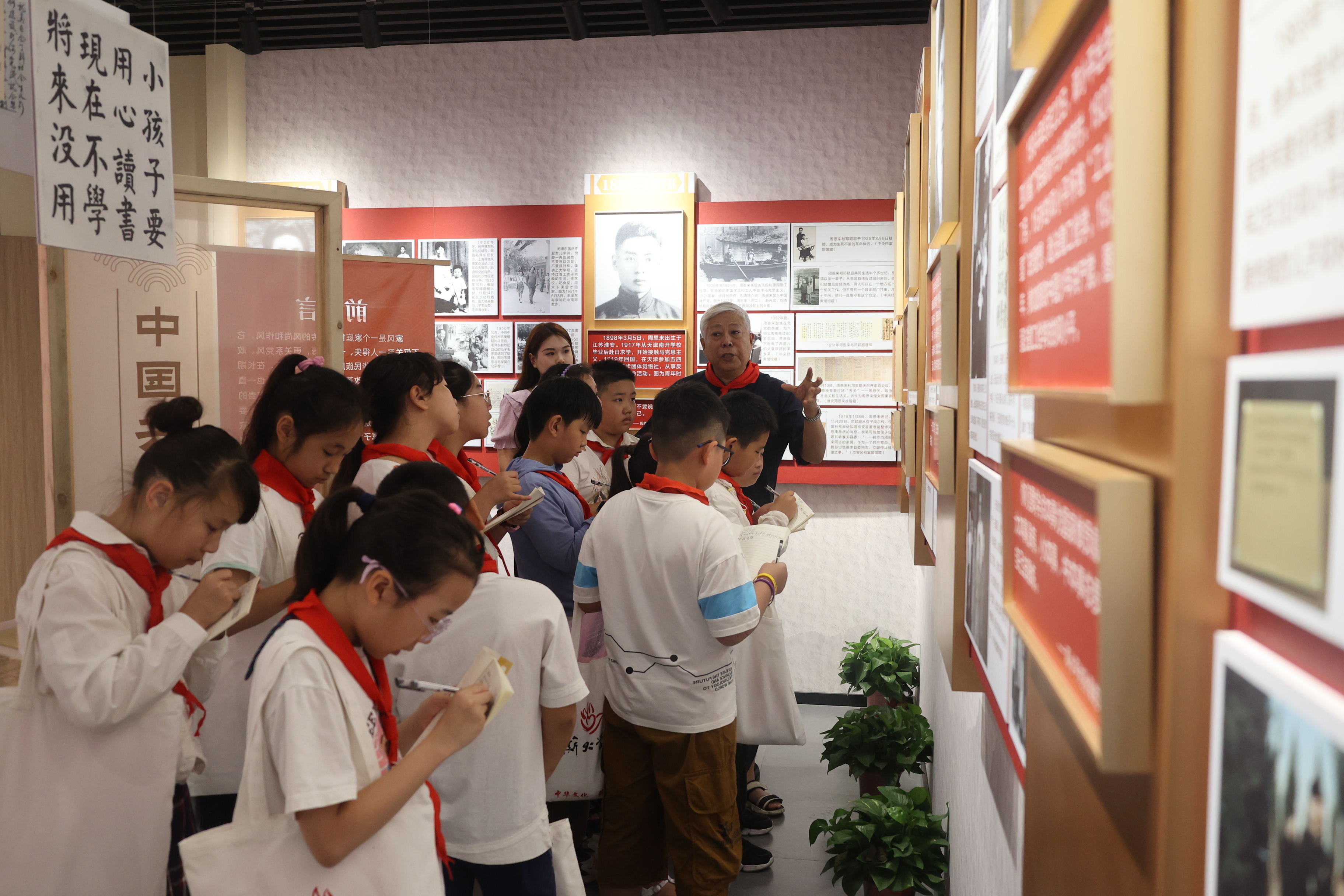 《中国共产党人的家风》档案展在“朱德楼”开展