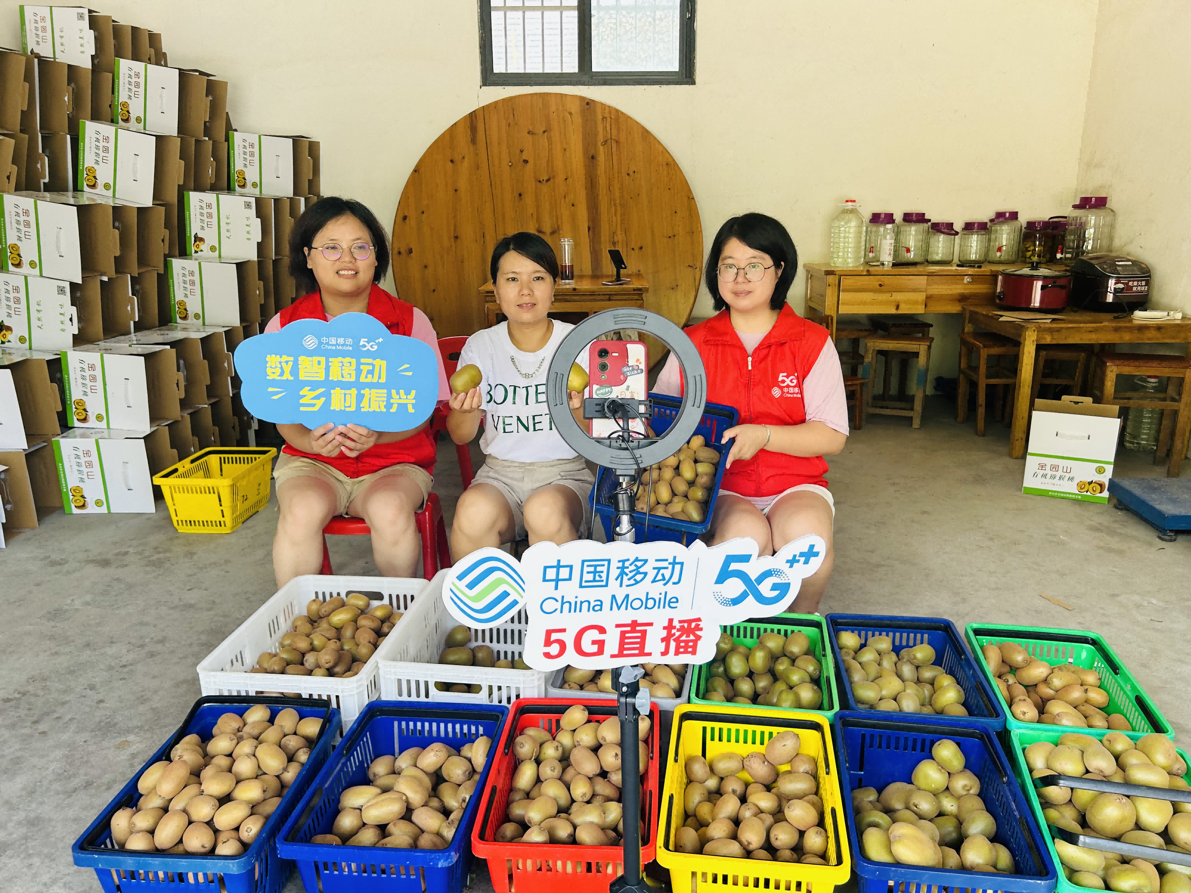 奇异果app下载平台黄山：安徽移动休宁县分公司服务课堂设在田间地头(图1)