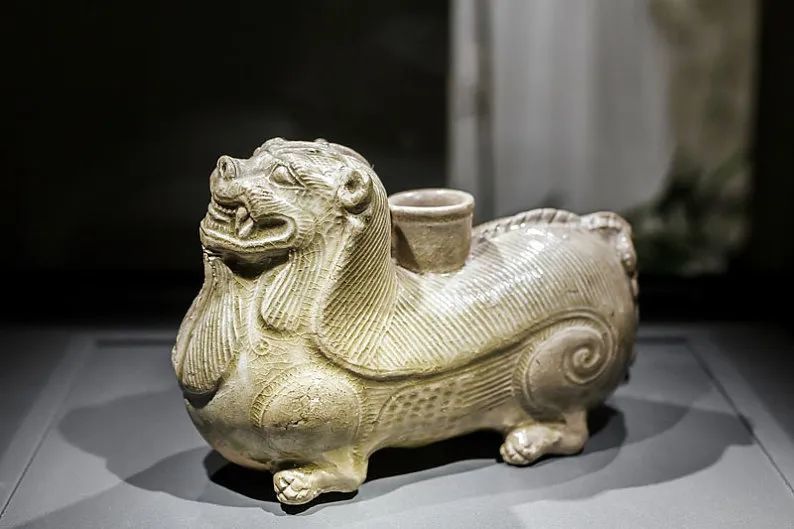 西晋 青瓷狮型辟邪