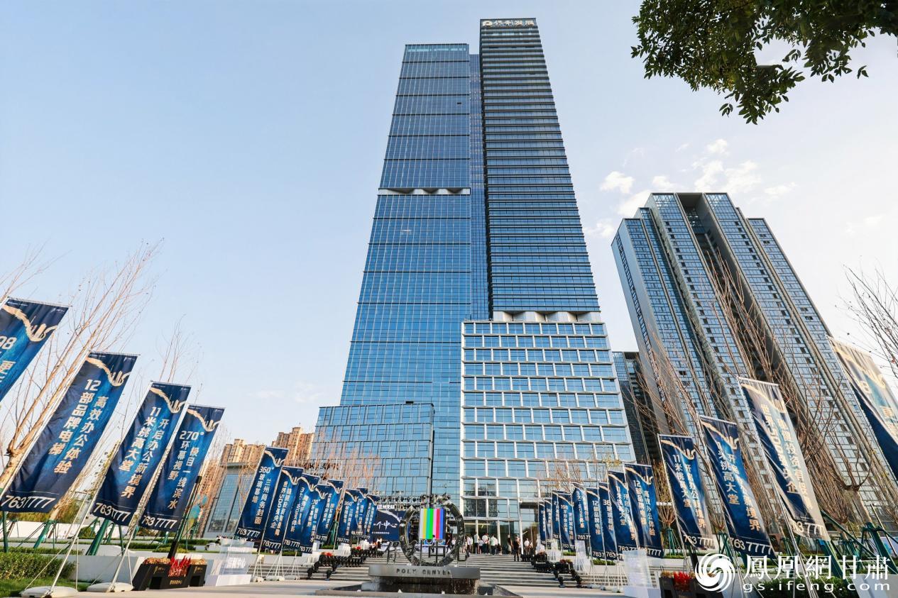 保利中心建筑体矗立在黄河湾区 保利(甘肃)实业投资有限公司供图
