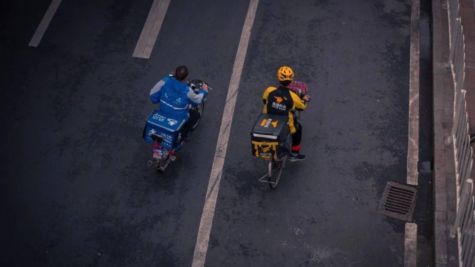 对话“跑外卖的大学教授”：外卖员最深的无奈在哪里？｜封面直播