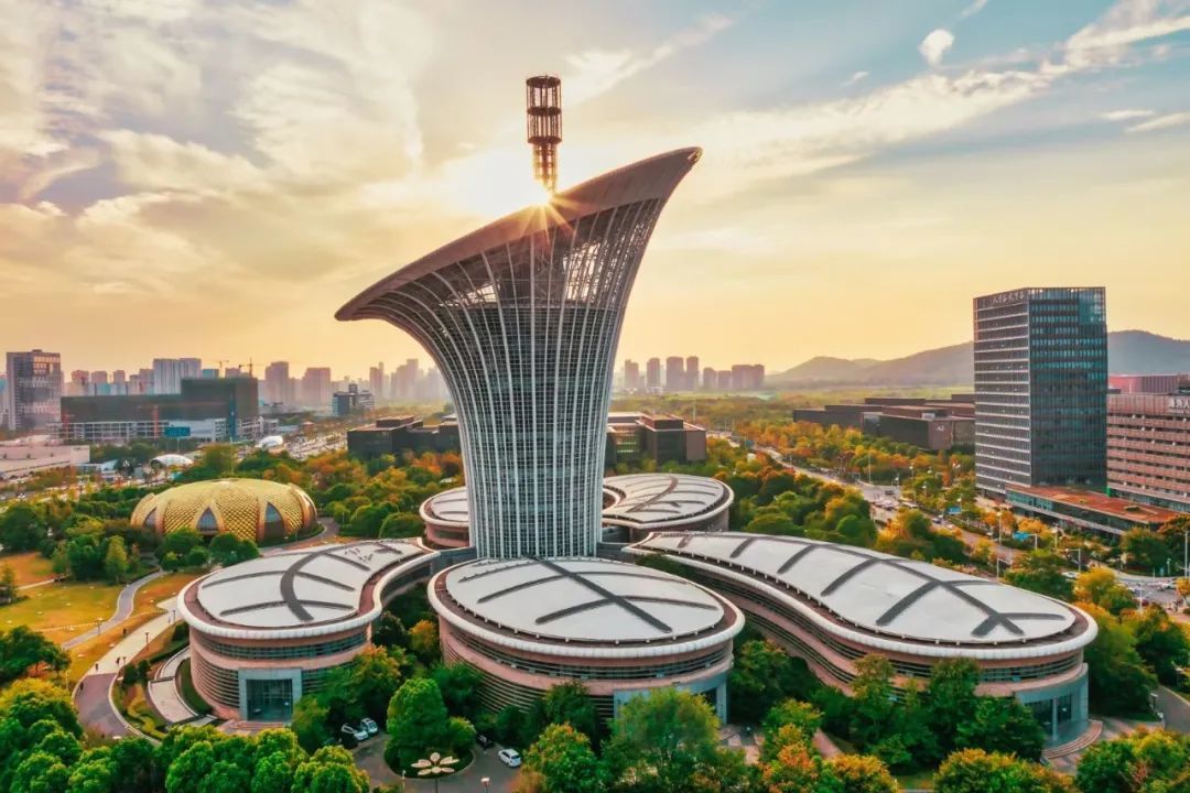 武汉地标建筑光谷"马蹄莲".长江日报资料图